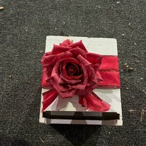 Elegant Red Rose Bath Accessory